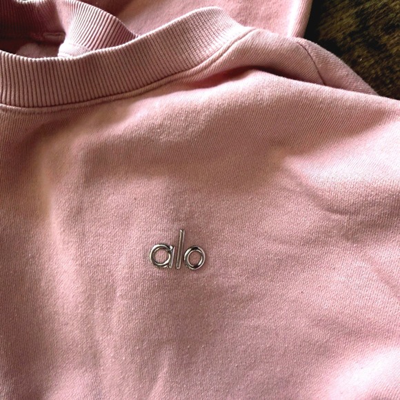 Alo Yoga Unisex Accolade Terry Crew Neck Pullover Sweatshirt, Pink Quartz - Picture 6 of 8